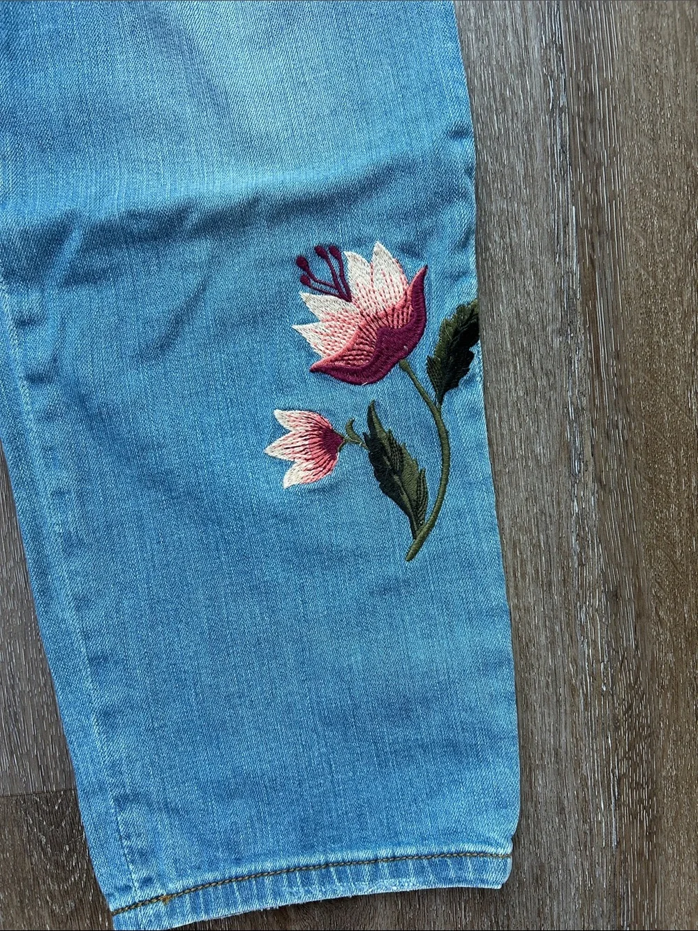 Caslon Light Blue Straight-Leg Jeans with Pink Floral Embroidery